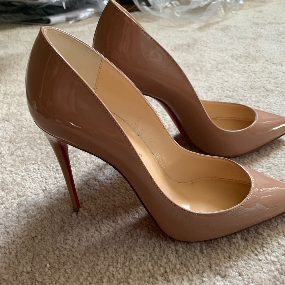 Louboutin classic nude pigalle follies